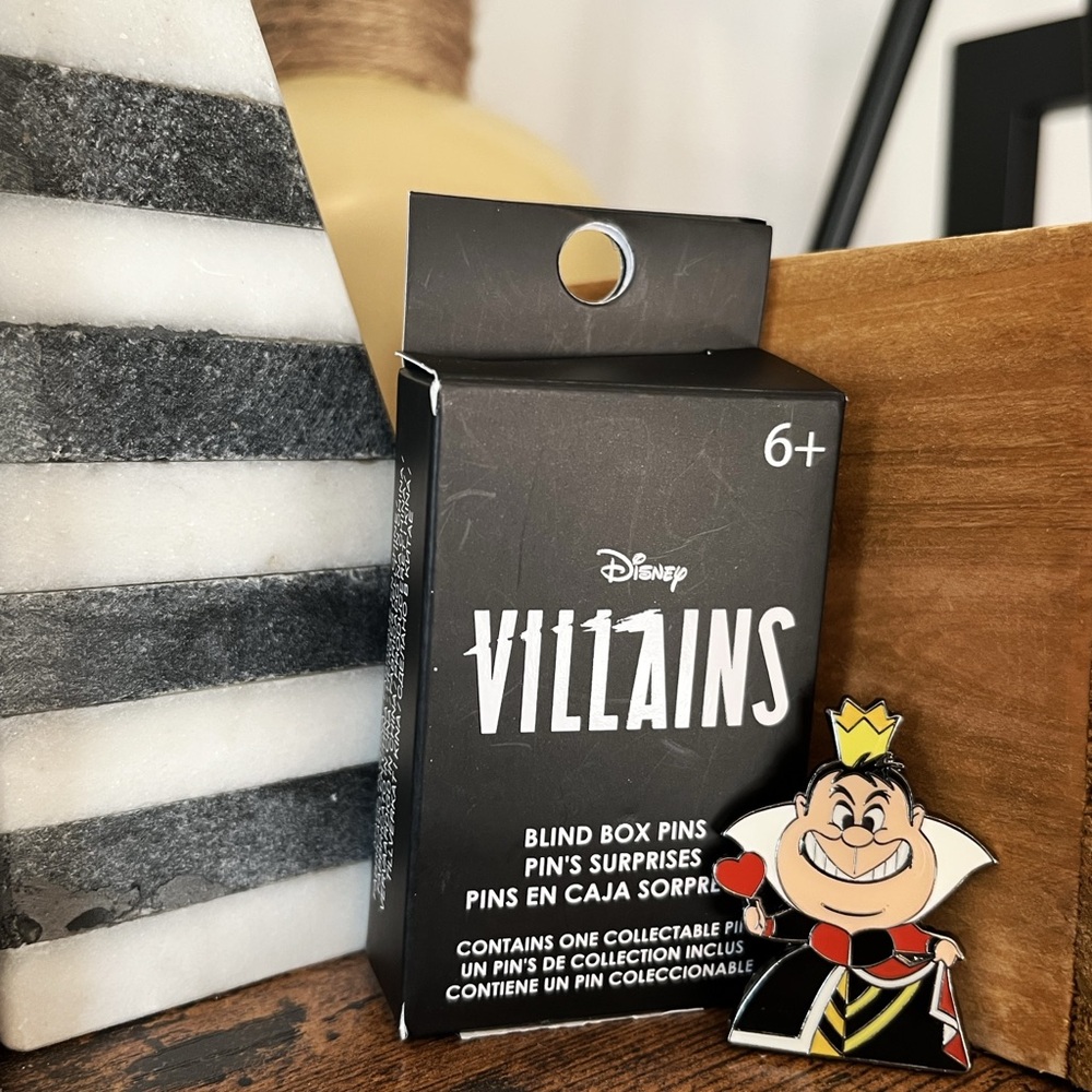 Disney Villains Blind Box Queen of Hearts Pin.